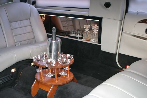 Limusina Ford Lincoln 75 Negra de Alquiler con Conductor VTC