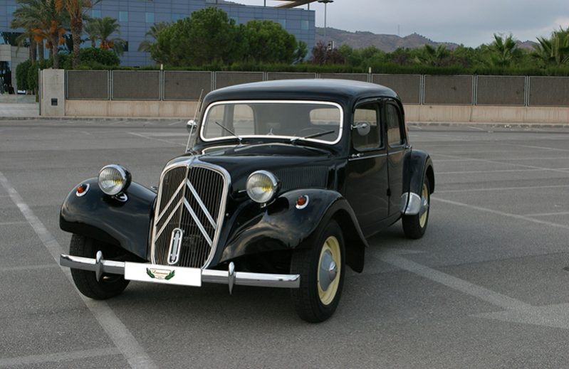 Citroen 11 Traction Avant Rental with Driver VTC