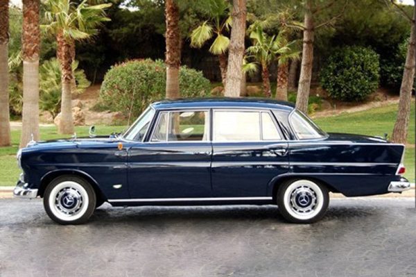 Mercedes 190 Colas Époque de Location VTC