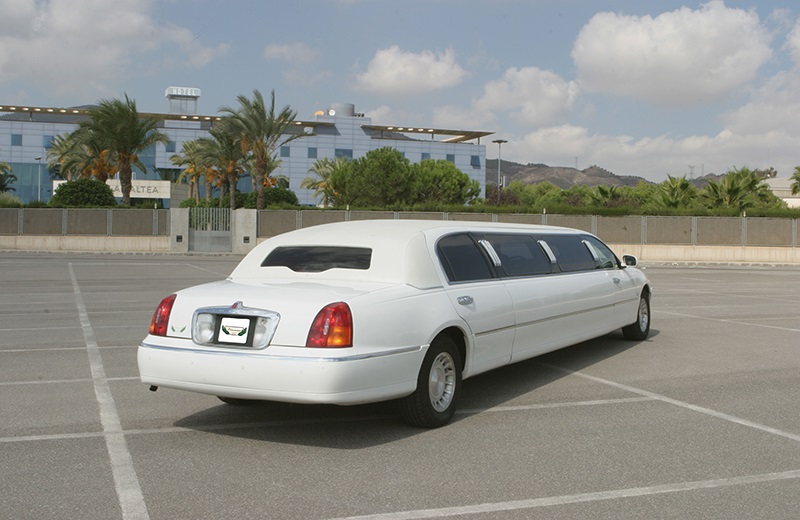 Ford Lincoln 120 Limousine White Rental with Driver VTC
