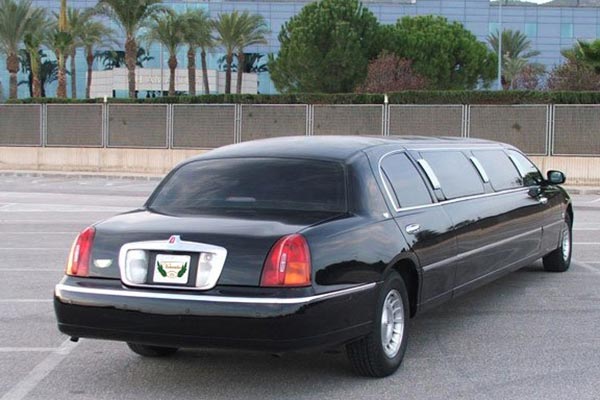 Limousine Ford Lincoln 120 Blackwith driver VTC