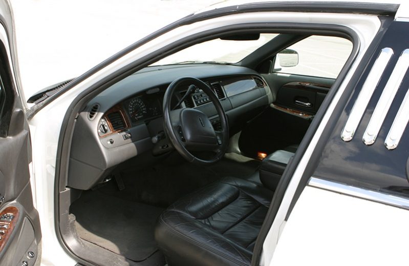Ford Lincoln 120 Limousine White Rental with Driver VTC
