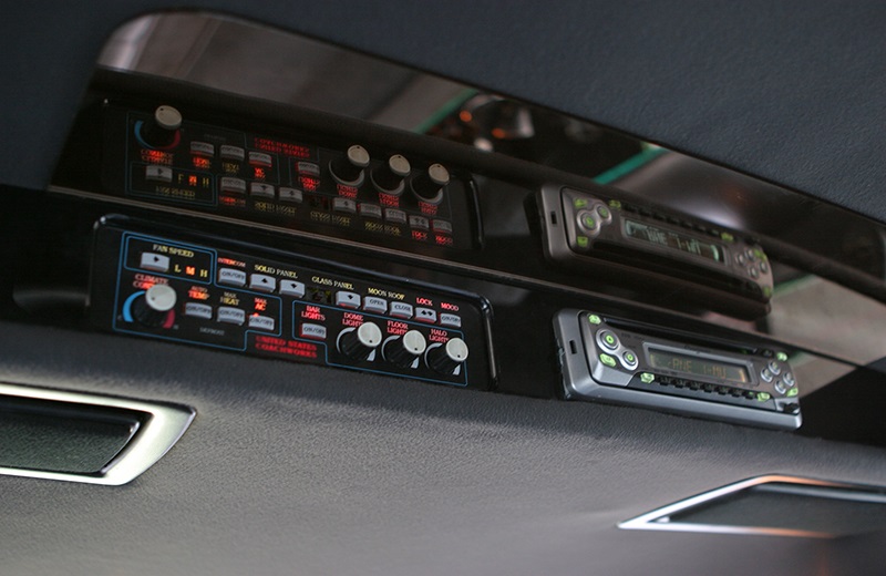 Ford Lincoln 120 Limousine White Rental with Driver VTC