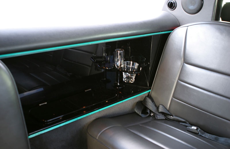 Ford Lincoln 120 Limousine White Rental with Driver VTC